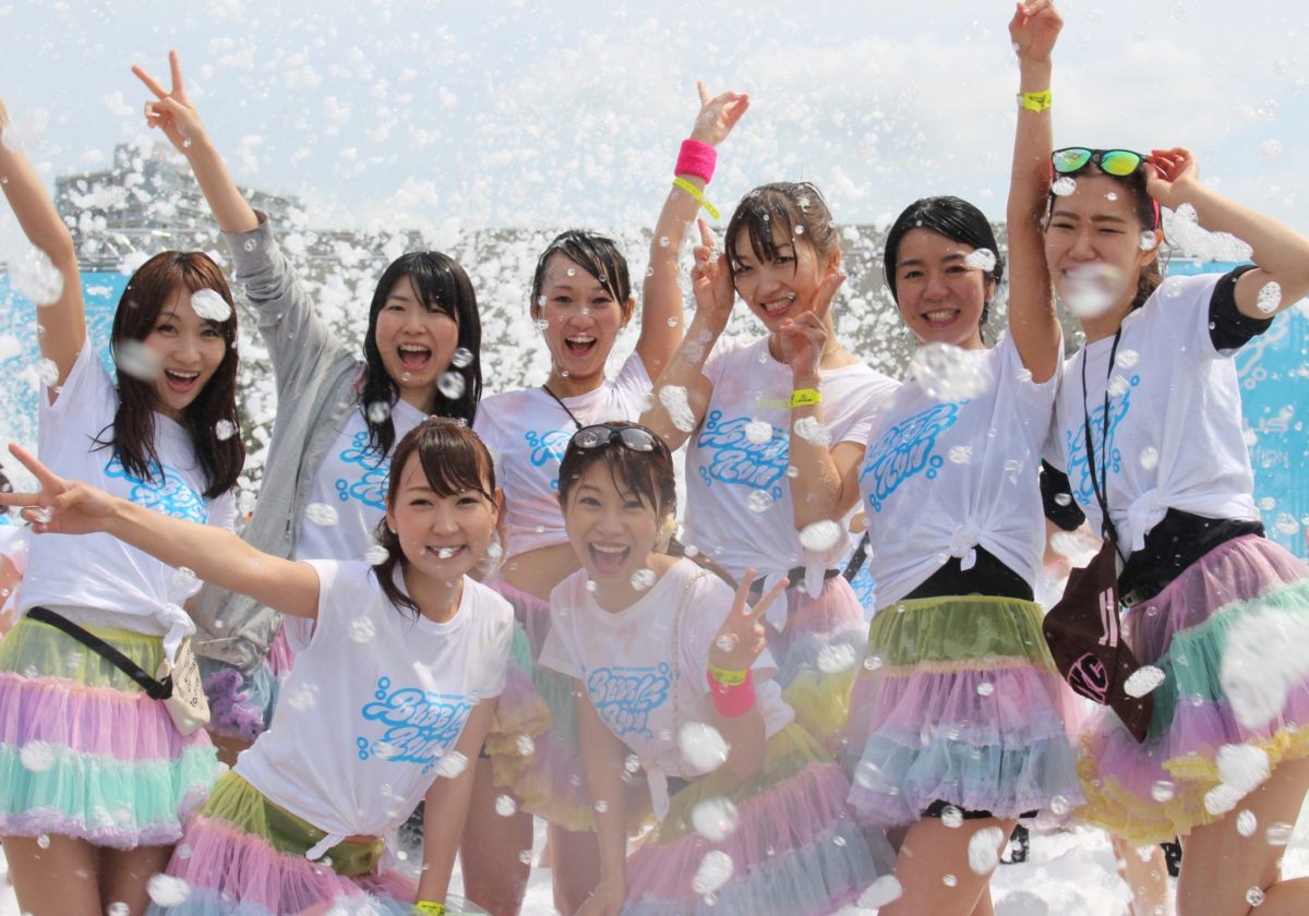 全身泡まみれ 走って踊れるバブルランに参戦 Anan総研 マガジンハウス