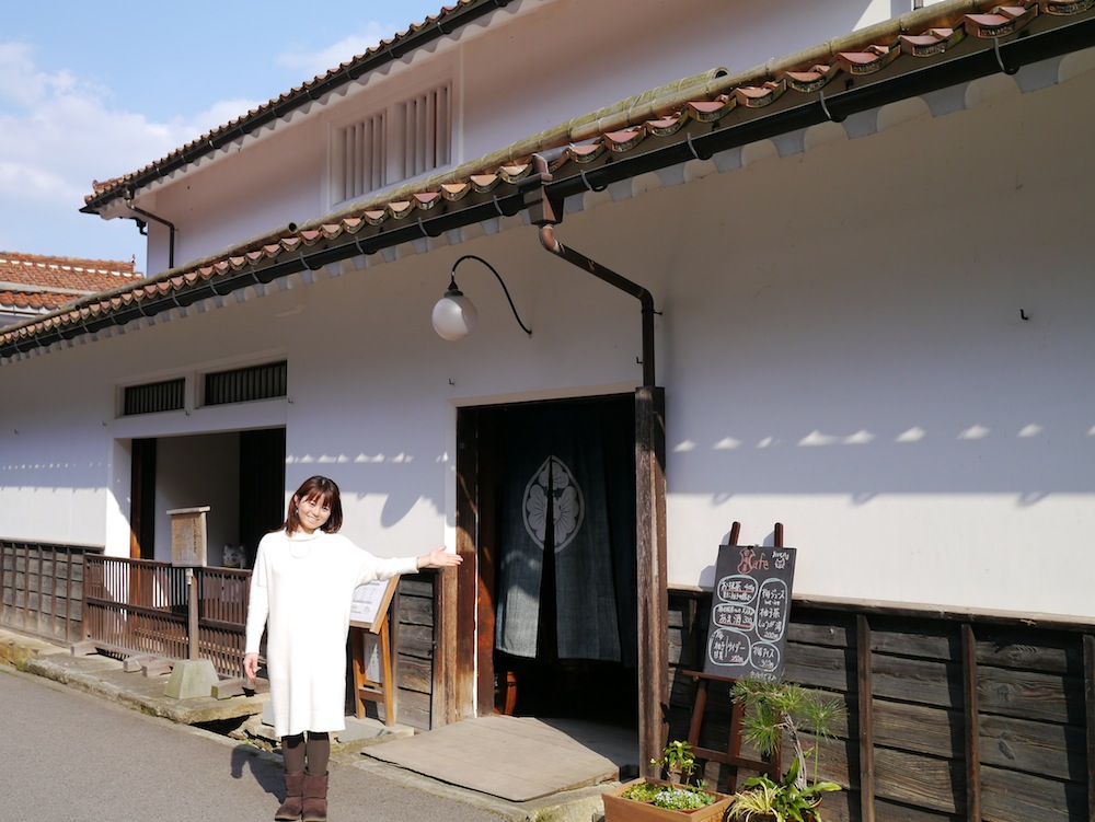 入り口には、熊谷家の家紋が。