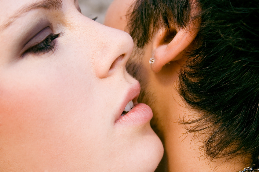 吐息のようなささやきはキスよりセクシー。
