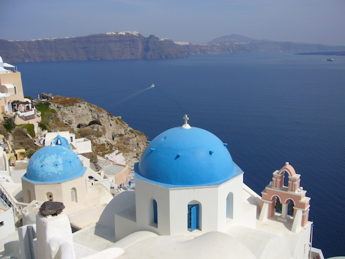 ヨーロッパを周遊した時に訪れた美しい青と白の世界、ギリシャのサントリーニ島