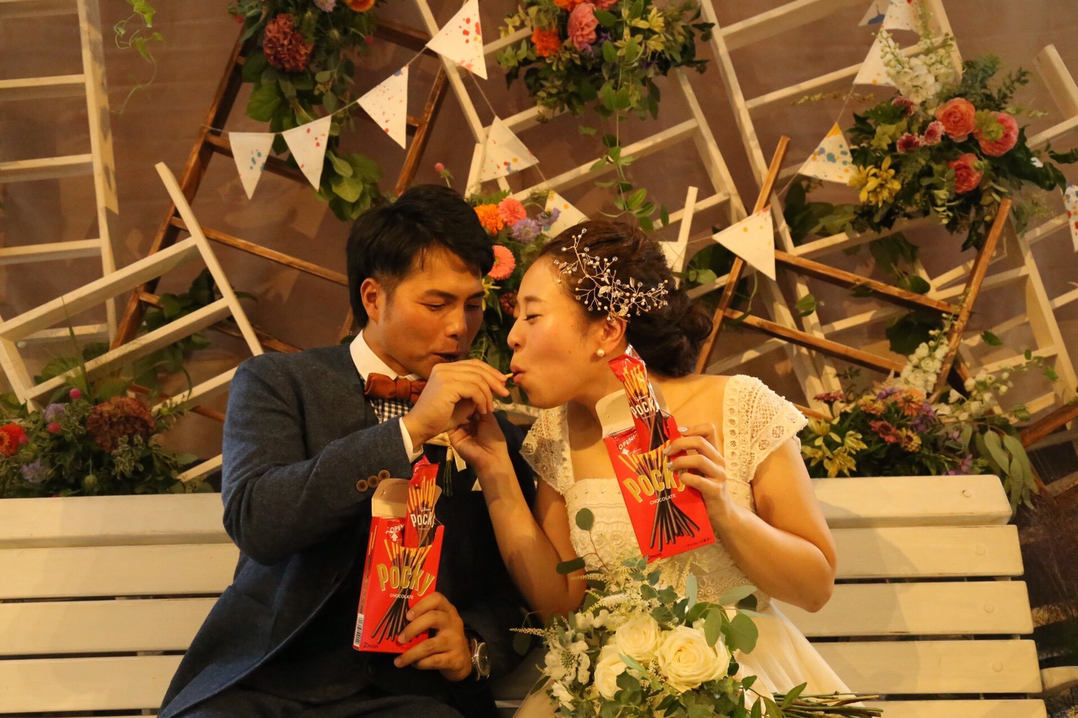 参加者全員happy ポッキーまみれの 幸せ結婚式 を覗き見 文 並木まき Pr 江崎グリコ Ananweb マガジンハウス