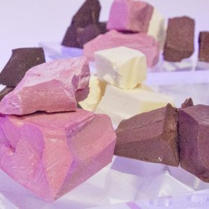 食べたいーっ！世界初の新種チョコ “ルビーチョコ” ってどんな味？