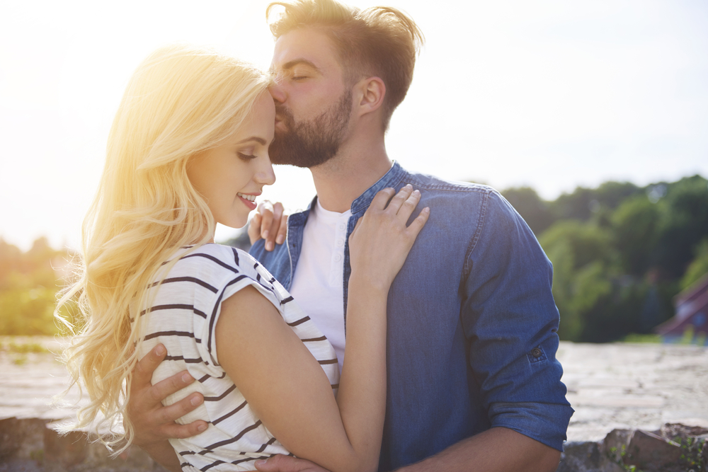 ちょっと恥ずかしいよ～…男が人前でも彼女とキスしたくなる瞬間 文・塚田牧夫 ananweb マガジンハウス