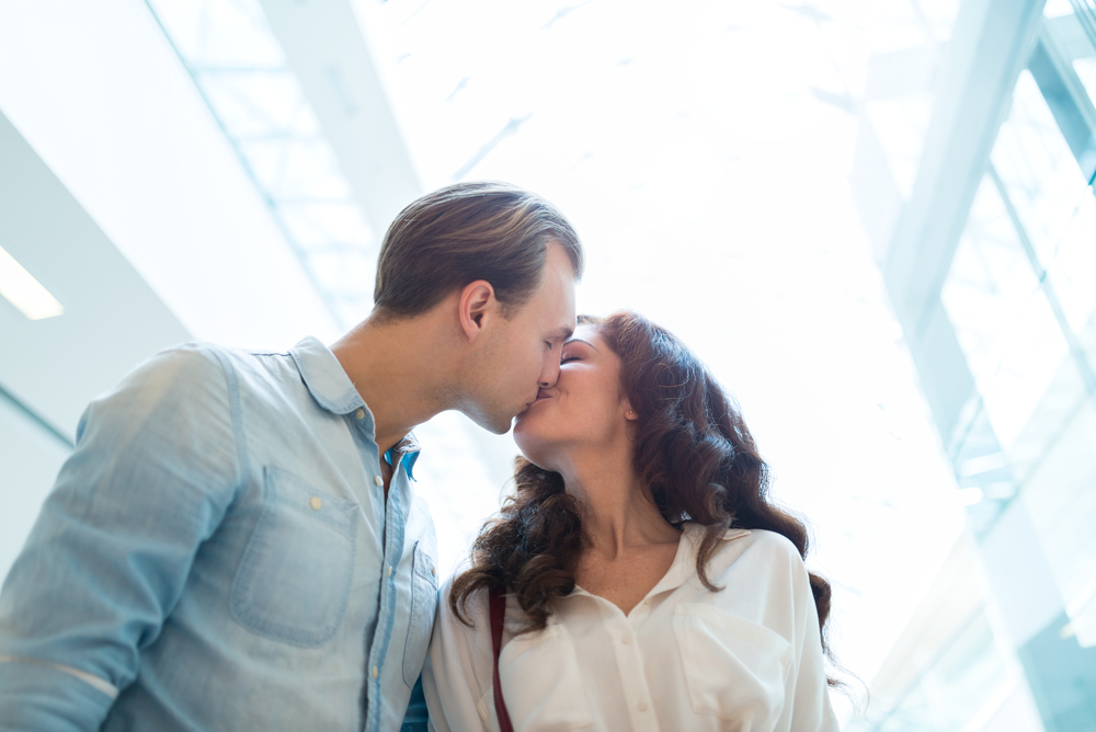ちょっと恥ずかしいよ～…男が人前でも彼女とキスしたくなる瞬間 文・塚田牧夫 ananweb マガジンハウス