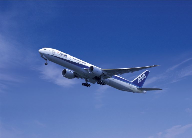 B777-300ER機影1