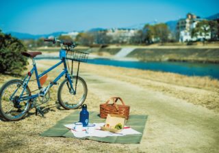 【春・京都】手ぶらでOK！ 鴨川ピクニックで運気をチャージ