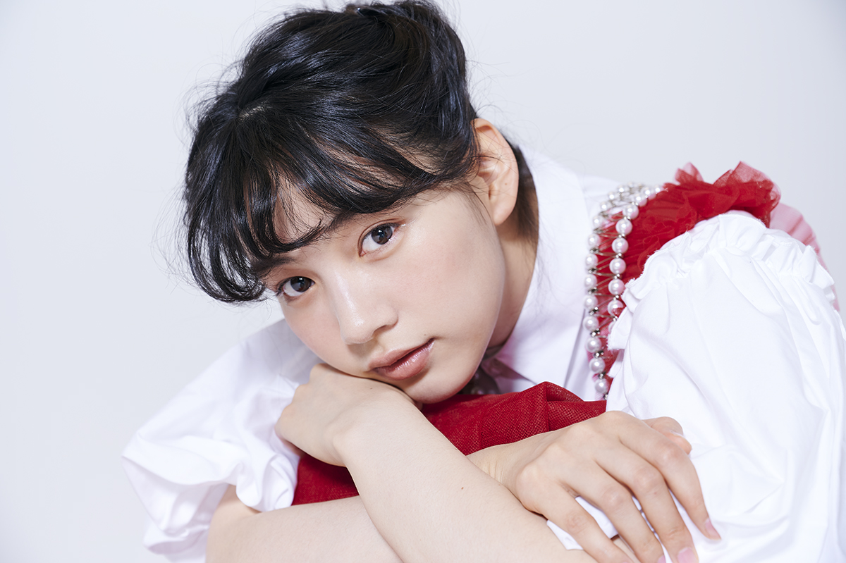 女優 のんも納得の今ドキ恋愛観 発酵恋愛 って 写真 大内香織 スタイリスト 町野泉美 ヘア メイク 菅野史絵 クララシステム 取材 文 瀬尾麻美 Pr マルコメ Ananweb マガジンハウス