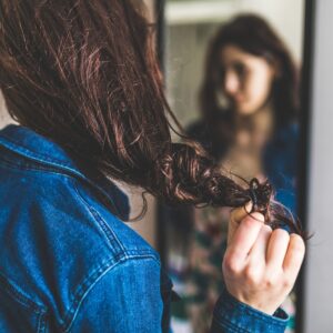 髪、もっと傷んじゃう！…毛髪診断士が警告する「NGヘア習慣」　#22