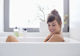 お風呂で“最初に洗う場所”で分かる！【心理テスト】あなたの「本当の性格」とは？