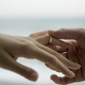 婚約、結婚指輪はどれが人気？　専門家に聞いた「2021年秋冬の最新デザイン」　