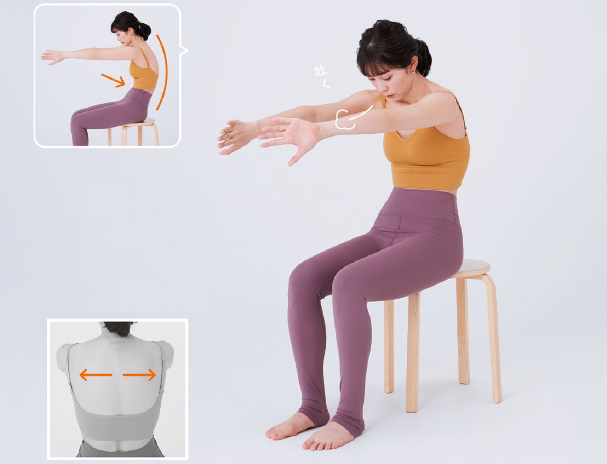 背中 二の腕もスッキリ 座ってできる簡単 肩甲骨ストレッチ Ananニュース マガジンハウス