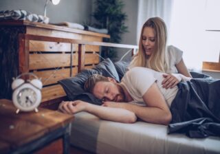 目覚ましの音すら耳障りに…長続きカップルが警戒すべき「倦怠期の初期症状」4つ
