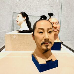 【画像】呪詛人形、マネキン、性を扱う人形も！「衝撃の人形」展覧会から“日本のモノづくり精神”に迫る