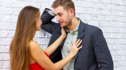 「彼氏いるって言ったのに…」女性をドン引きさせた「遊びで誘う不倫男性の特徴」