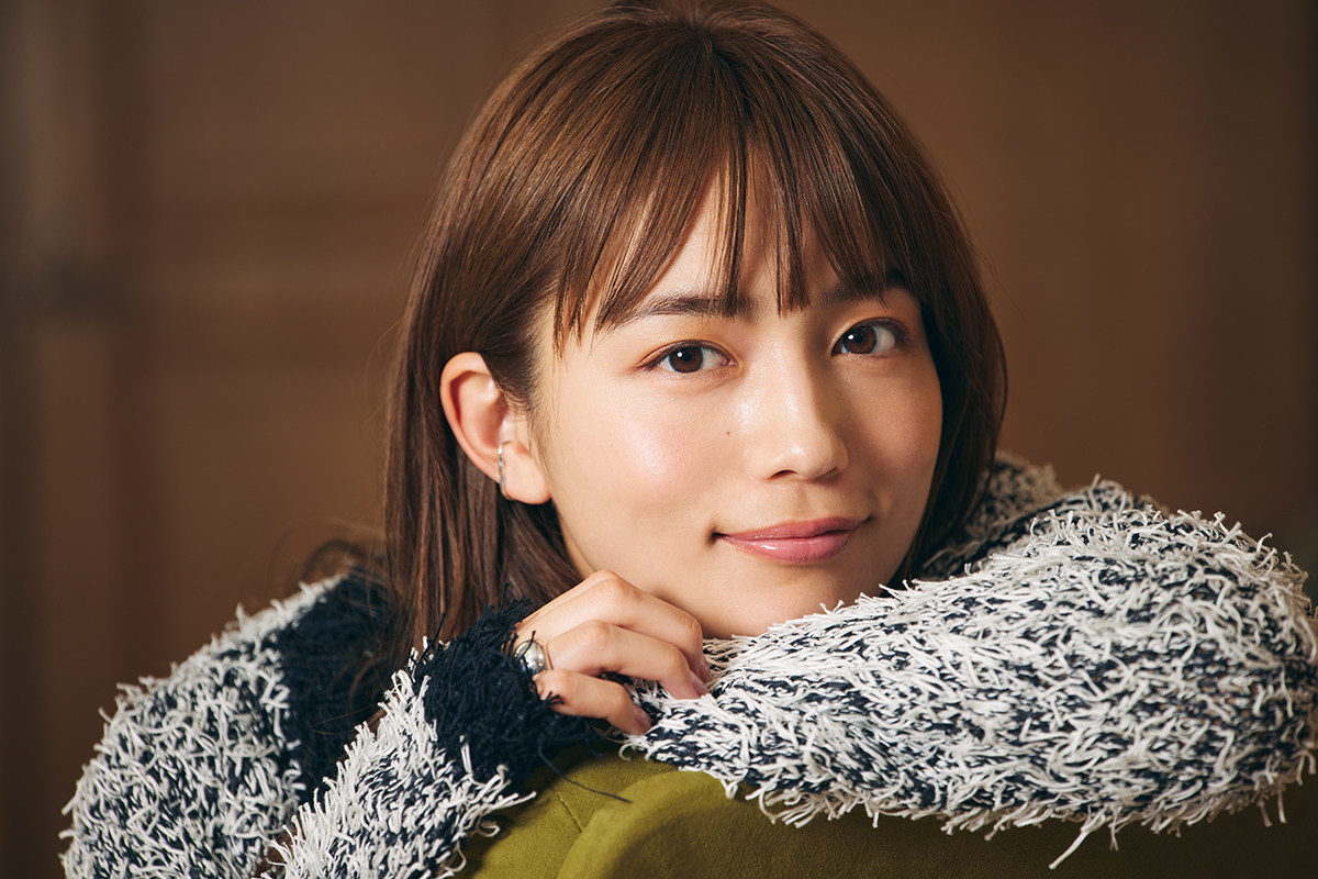 川口春奈「ムロツヨシさんの身代わりになったら大変そう」と語る理由 – 写真・大内カオリ（川口春奈） | anew – マガジンハウス