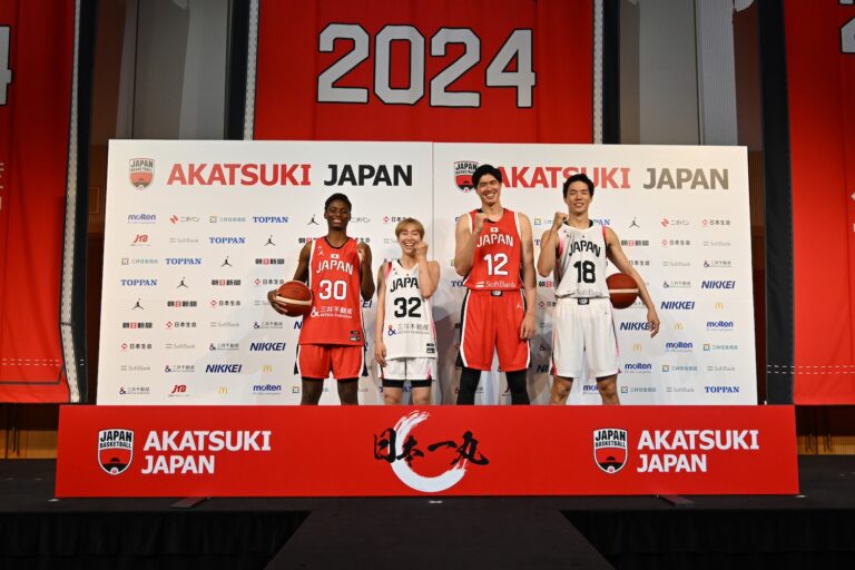 ©日本バスケットボール協会
（右から男子日本代表の馬場雄大選手、渡邊雄太選手、同女子日本代表の宮崎早織選手、馬瓜エブリン選手）