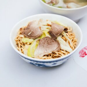 行列が絶えない超人気店の牛肉湯は旨みたっぷり！ 【台湾】台南の“小吃”グルメ