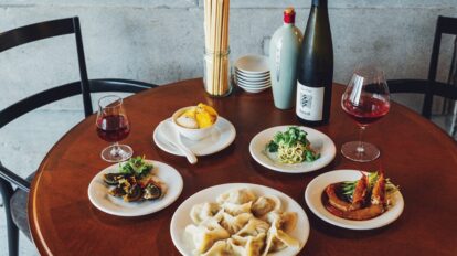 イサム・ノグチの照明、ナチュラルワイン…皮から手作りの「水餃子」がマストの台湾料理店が登場