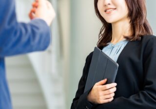 新人社員は“職場クラッシャー”でした… 社内不倫疑惑が巻き起こった「ドロドロ職場トラブル」【後編】