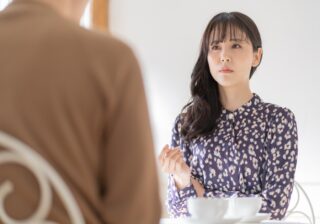 どうりで怪しいと思った…「浮気中の男性が取りがちな言動」とは