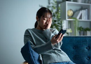 妻がコッソリ夫のスマホを覗いてみたら…「不倫夫が隠していた衝撃の真実」3選