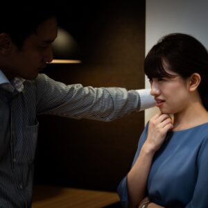 不倫相手として狙われました… 女性がドン引きした「既婚男性からのアプローチ」4つ