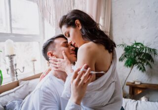 「絶頂を味わう日々が到来…！」別居婚夫婦の「セックスレス解消の秘策」