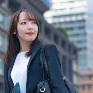 年上の女性上司に振り回されて…「意地でも転職しない」と誓った30代女性の苦悩【前編】