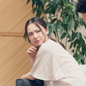 人間不信になりました… 女性たちが驚愕した「夫の不倫相手の正体」