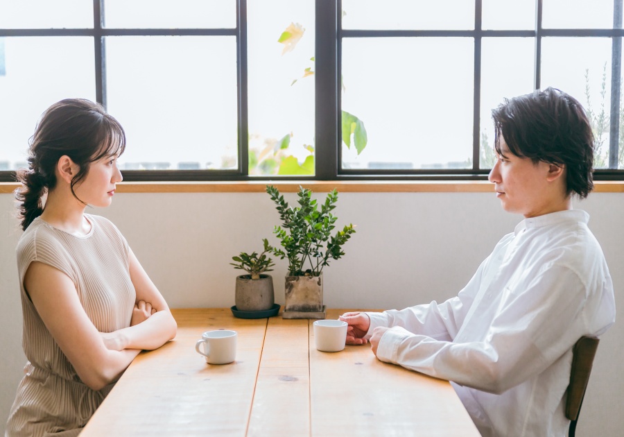 「店の外で妻が待っている」