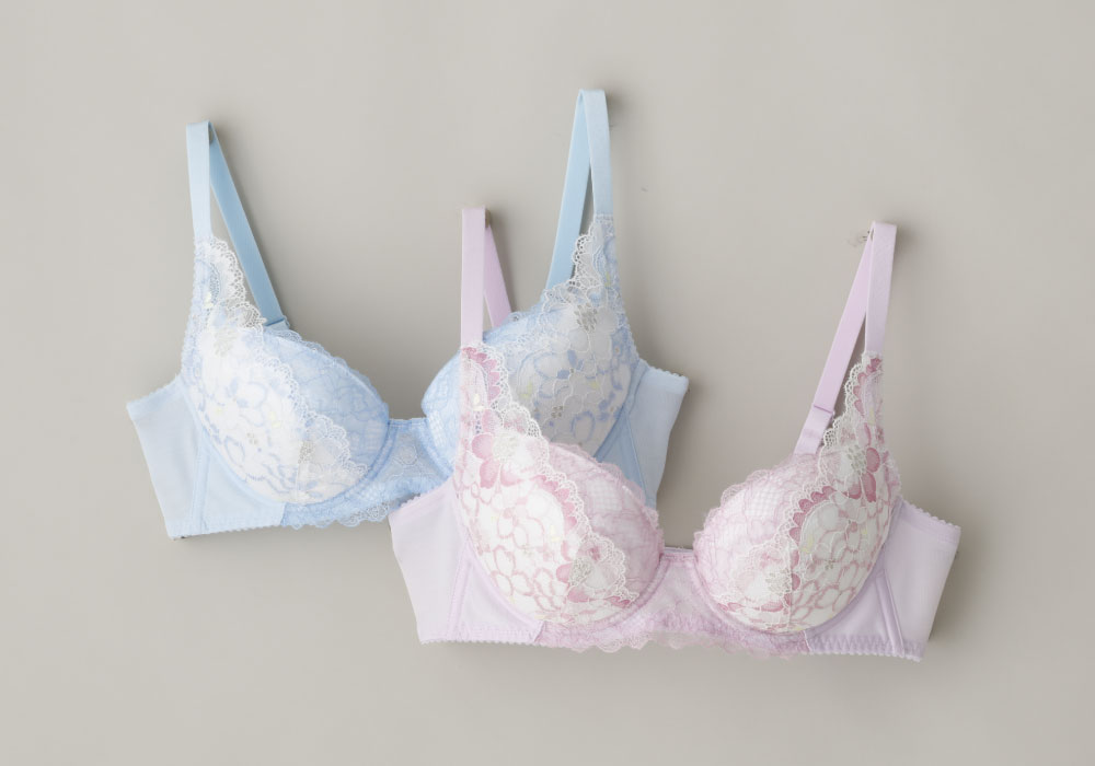 重力に負けないバストケアBra BRB404(左からTU、RP)¥5,800~(ワコール)