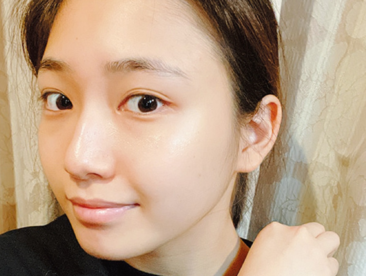 小野莉奈「翌朝の肌の調子が全然違います」 話題の新作コスメをお試し!