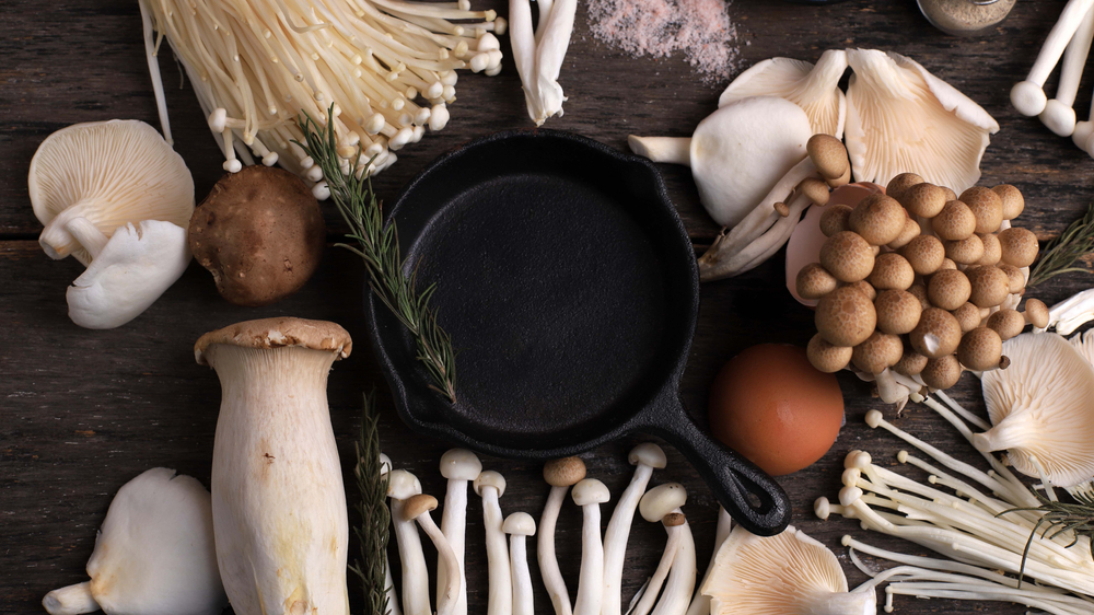 Cast,Iron,In,The,Center,Of,Various,Raw,Mushroom,Types