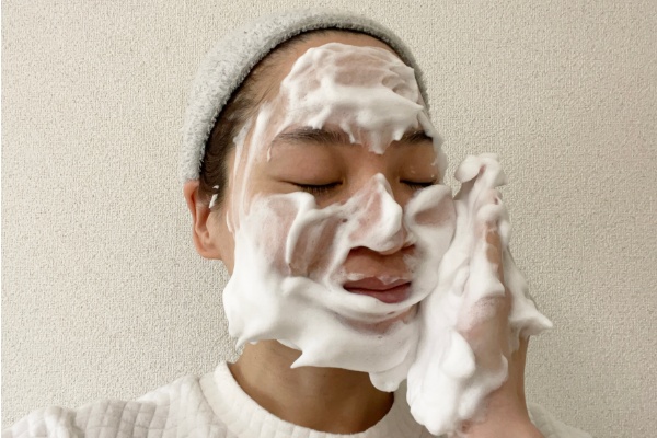SENKA「プレミアムパーフェクトホイップ」で洗顔
