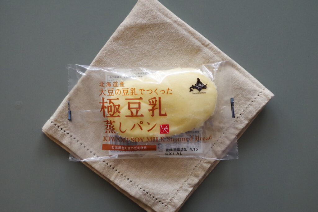 「北海道産大豆の豆乳でつくった極豆乳蒸しパン」