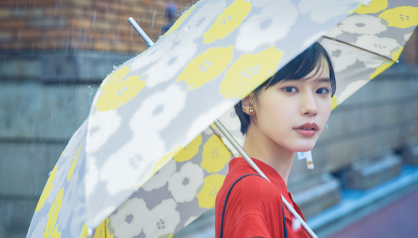 【PR・株式会社ワールドパーティー】傘をファッションとして選ぶ…女優・南沙良さんの4つのシーン別美しい傘コーディネート - 文・市岡彩香　PR・株式会社ワールドパーティー