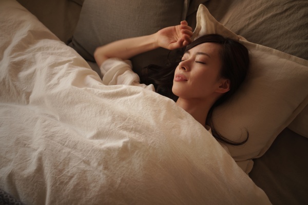 髪を傷める睡眠習慣とは？