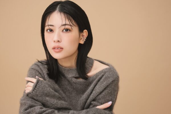 乃木坂46・岩本蓮加「私も、ハタチですし (笑) 」 大人っぽい秋メイクに挑戦